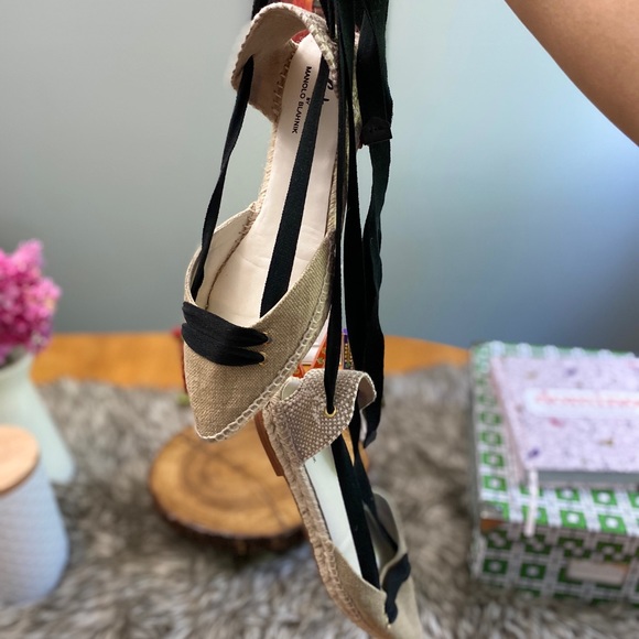 CASTAÑER
X Manolo Blahnik espadrille flats - Picture 2 of 16